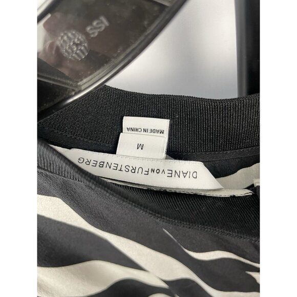 DIANE VON FURSTENBERG Black White Animal Zebra Button Back Short Sleeve Blouse M - Picture 9 of 9